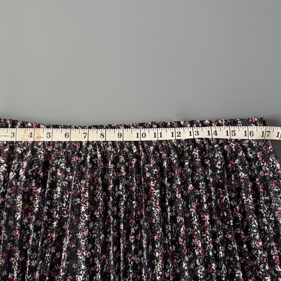 Elle pleated skirt - Picture 2 of 8